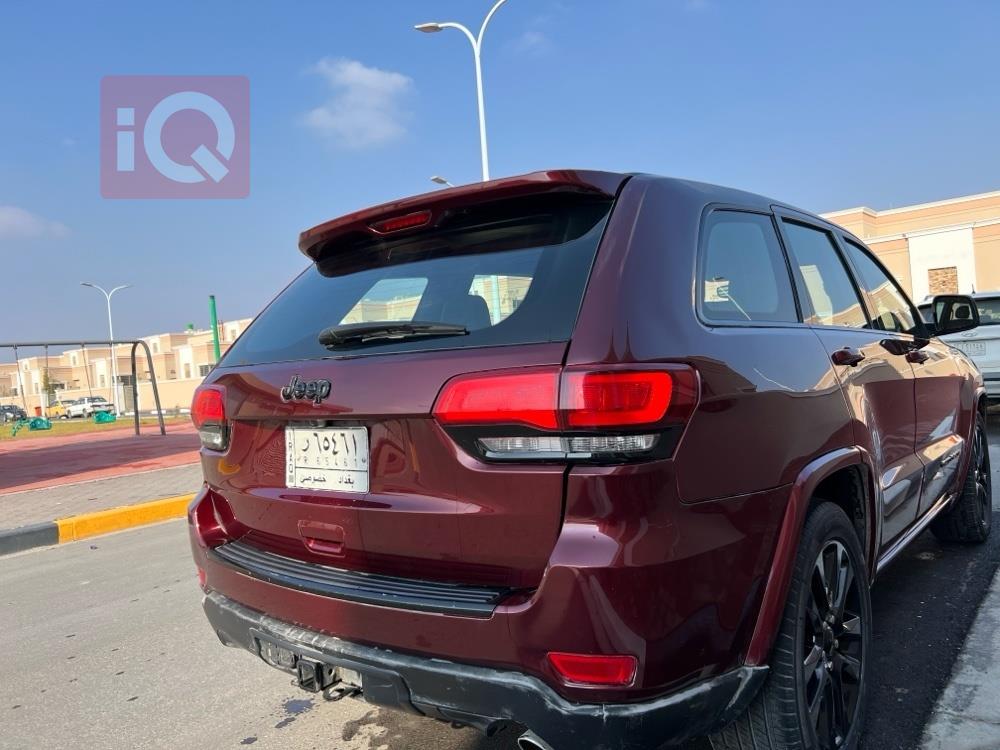 جیپ گراند شیرۆکی